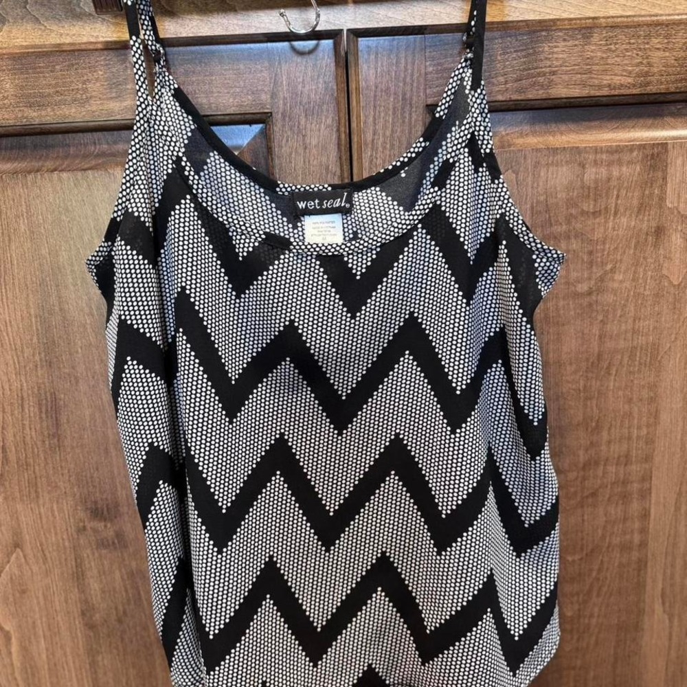 VINTAGE WET‎ SEAL Medium Black and white chevron tank top